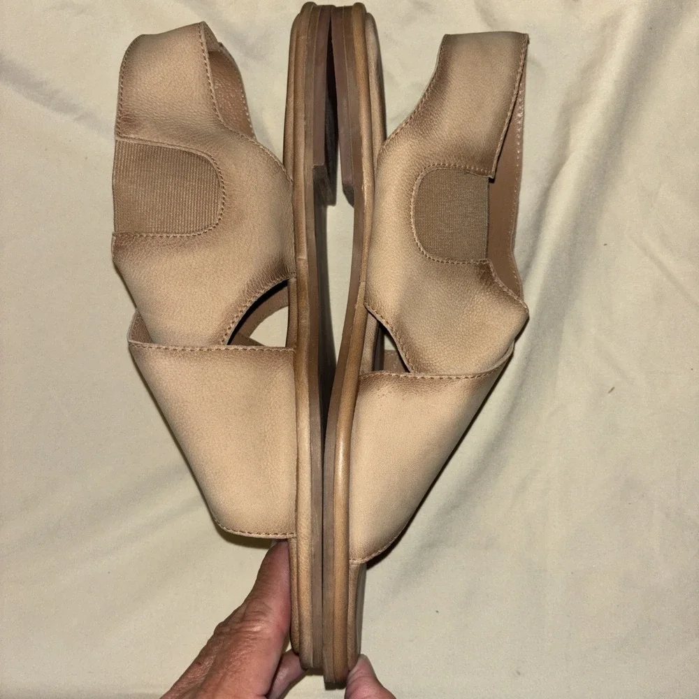 New Diba True 10 Venture Some Beige Sandals Ankle Strap Leather Cross Band Flats